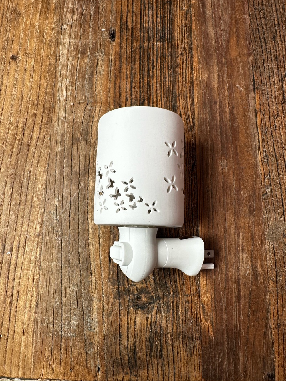 White Floral Ceramic Plug-In Nightlight with Cutout Pattern
